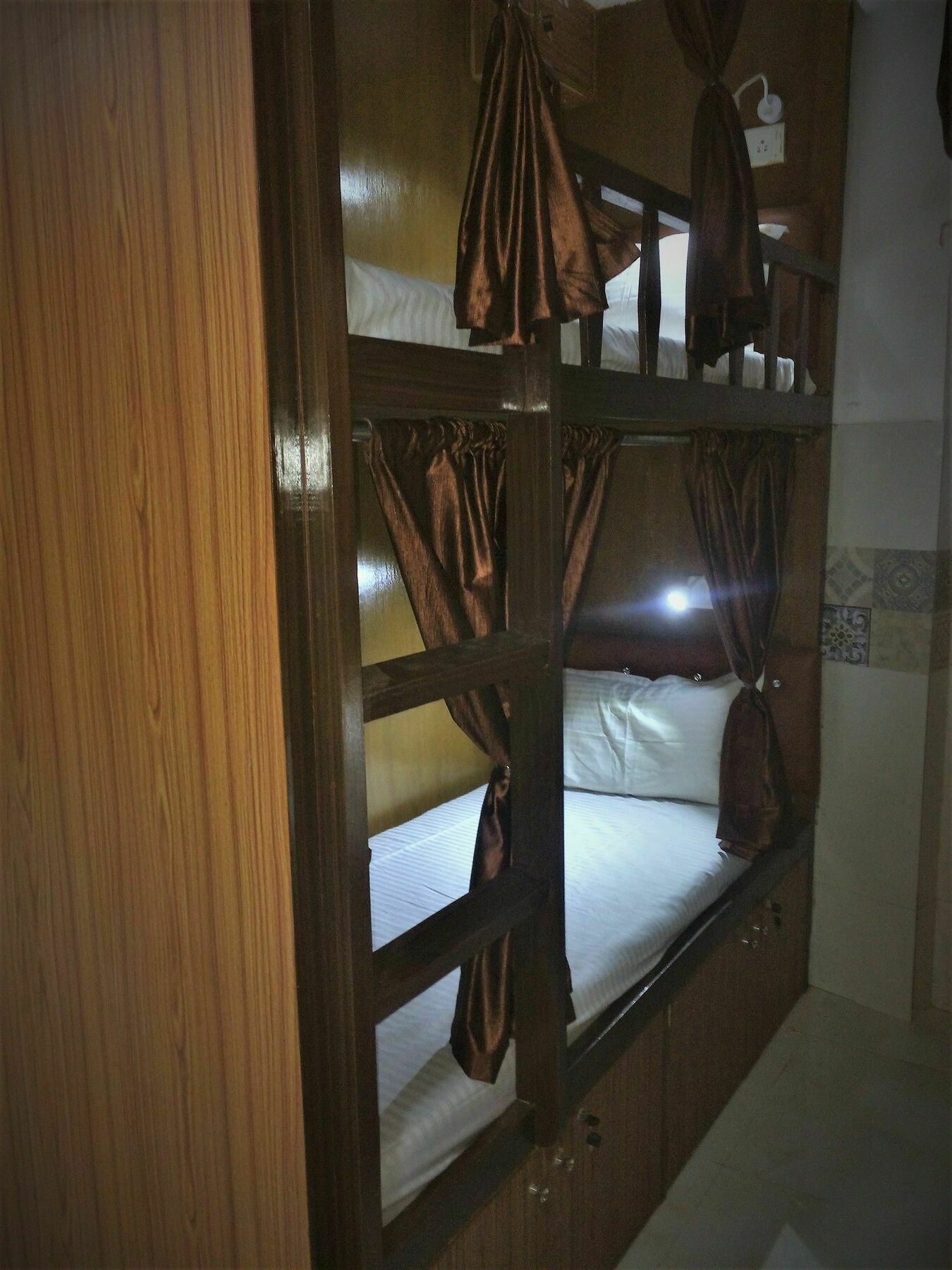 Zara Dormitory Mumbai Exterior photo